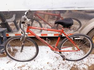 lot 43 image: Schwinn 24 mountain bike