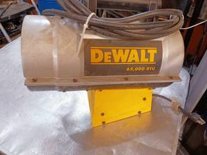 lot 59 image: dewalt 65,000 BTU propane heater