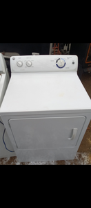 lot 40 image: GE electric dryer (works)