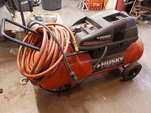 lot 64 image: Husky 1.7hp 17gal air compressor and hose