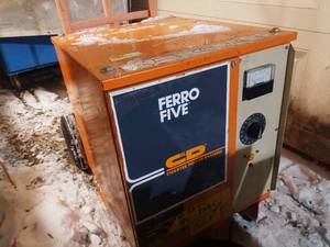 lot 68 image: Large Ferro Five forklift charger