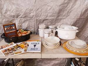 lot 70 image: crock pot, cookbooks and kitchen related