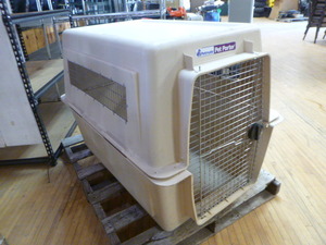lot 20 image: Petmate Pet Porter Pet Kennel