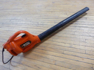 lot 27 image: Black & Decker Electric Leaf Blower