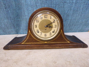 lot 33 image: Vintage Plymouth Tambour Chiming Mantle Clock