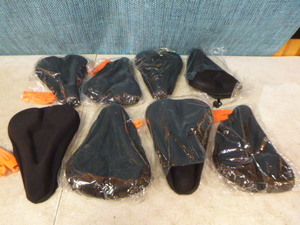 lot 41 image: 8 Memory Foam Bicycle Seats