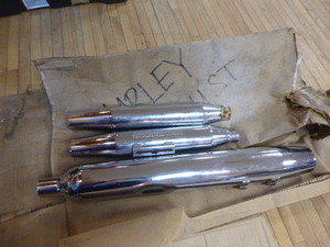 lot 42 image: 3 Harley-Davidson Exhaust Pipes