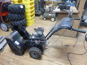 lot 77 image: Noma Spirit Snow Thrower