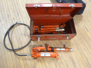 lot 95 image: Hein-Werner Hydraulic Pump Porta-Power Kit