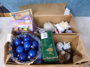 lot 112 image: Assorted Holiday Items