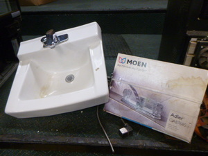lot 158 image: Sink and Faucet