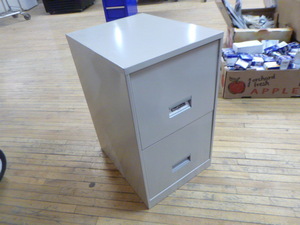 lot 164 image: 2 Drawer File Cabinet