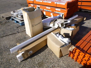 lot 178 image: Household Gutter Items