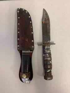 lot 1 image: Vintage Camillus Military Knives Set