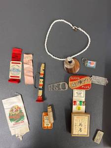 lot 1H image: Vintage Memorabilia & Collectible Lot