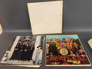 lot 4A image: Beatles Vintage Vinyl LP Lot