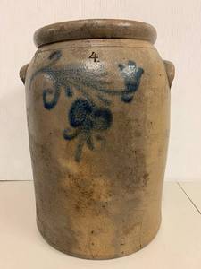 lot 12 image: Antique 4-Gallon Stoneware Crock  Churn - edge and handle cracks