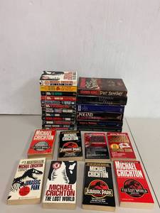lot 13 image: Books incl. Crichton & Stephen King