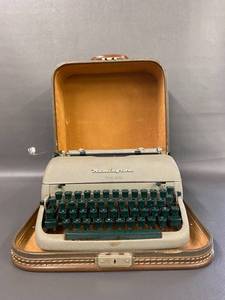 lot 14H image: Remington Quiet-Riter Typewriter