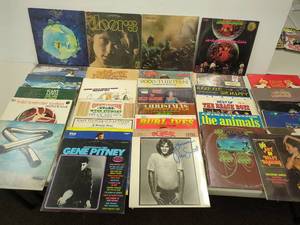 lot 16A image: Vintage 30 Vinyl Record Collection Lot