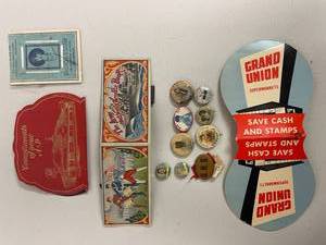 lot 20 image: Vintage Needle Books & Buttons Lot