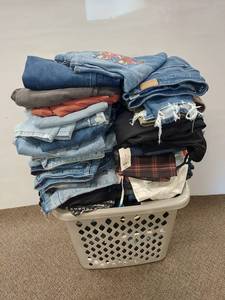 lot 21K image: Lot of Assorted Mens & Womens Pants