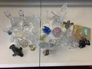 lot 24R image: Vintage Mostly Glass and Crystal Figurines Lot