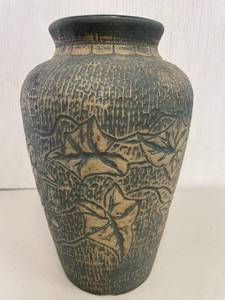 lot 25 image: Red Wing Brushware Union Stoneware Vase