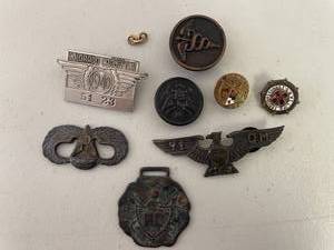 lot 29 image: Vintage Badge & Pin Collection Lot