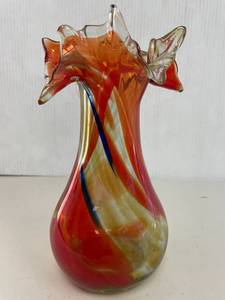 lot 48 image: Handmade Art Glass Vase