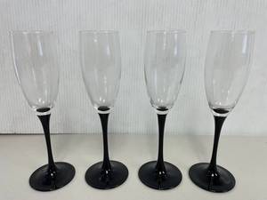 lot 66 image: Set of 4 Black Stem Champagne Flutes Made in France