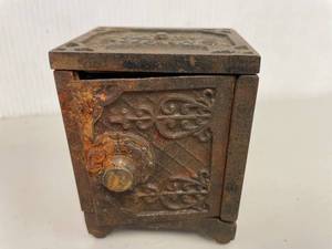 lot 69 image: Antique Cast Iron Safe Bank