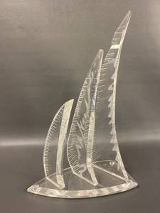 lot 69A image: Clear Acrylic Abstract Sculpture