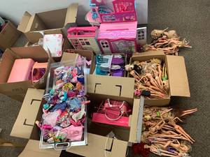 lot 71A image: Barbie Doll Collection with Playsets