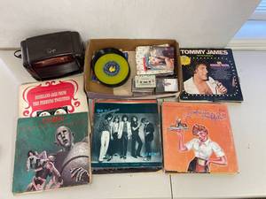 lot 72 image: Vintage Music and Radio Collection