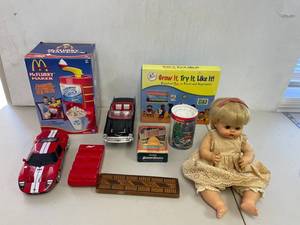 lot 84 image: Vintage Toy and Collectible Lot