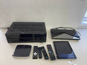 lot 90 image: Yamaha Receiver & Sony Bundle
