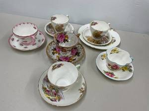 lot 97 image: Vintage Floral Teacup & Saucer Set