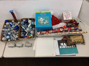 lot 100C image: Holiday Decor & Gift Wrap Lot