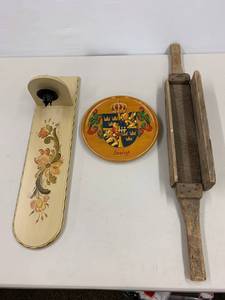 lot 102C image: Vintage Wall Decor Collection