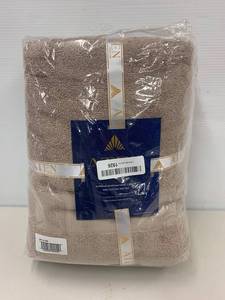 lot 108A image: Aten Egyptian Cotton Towel Set