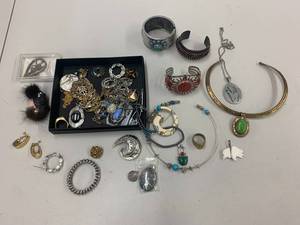 lot 112A image: Mixed Vintage & Costume Jewelry Lot