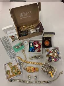 lot 114A image: Vintage Costume Jewelry Lot