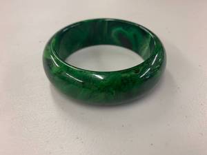 lot 116A image: Vintage Cabbage Green Bangle Bracelet