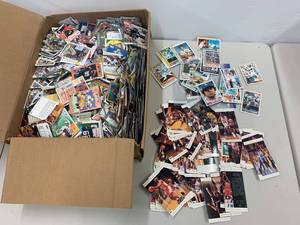 lot 117A image: Bulk Sports Trading Card Collection