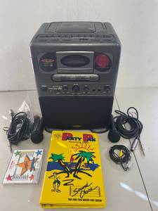 lot 124 image: RSQ CK-70N Karaoke Machine Set