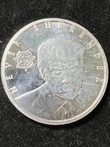 1 TROY OZ .999 FINE SILVER DONALD TRUMP NEVER SURRENDER ROUND