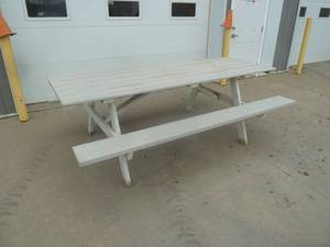 lot 8 image: Picnic Table 8