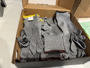 lot 38 image: Hyflex Ansell Gloves (Sizes 8, 9 and 10)
