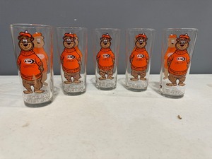 lot 45 image: Set of Five Collectible A & W The Great Root Bear Glasses